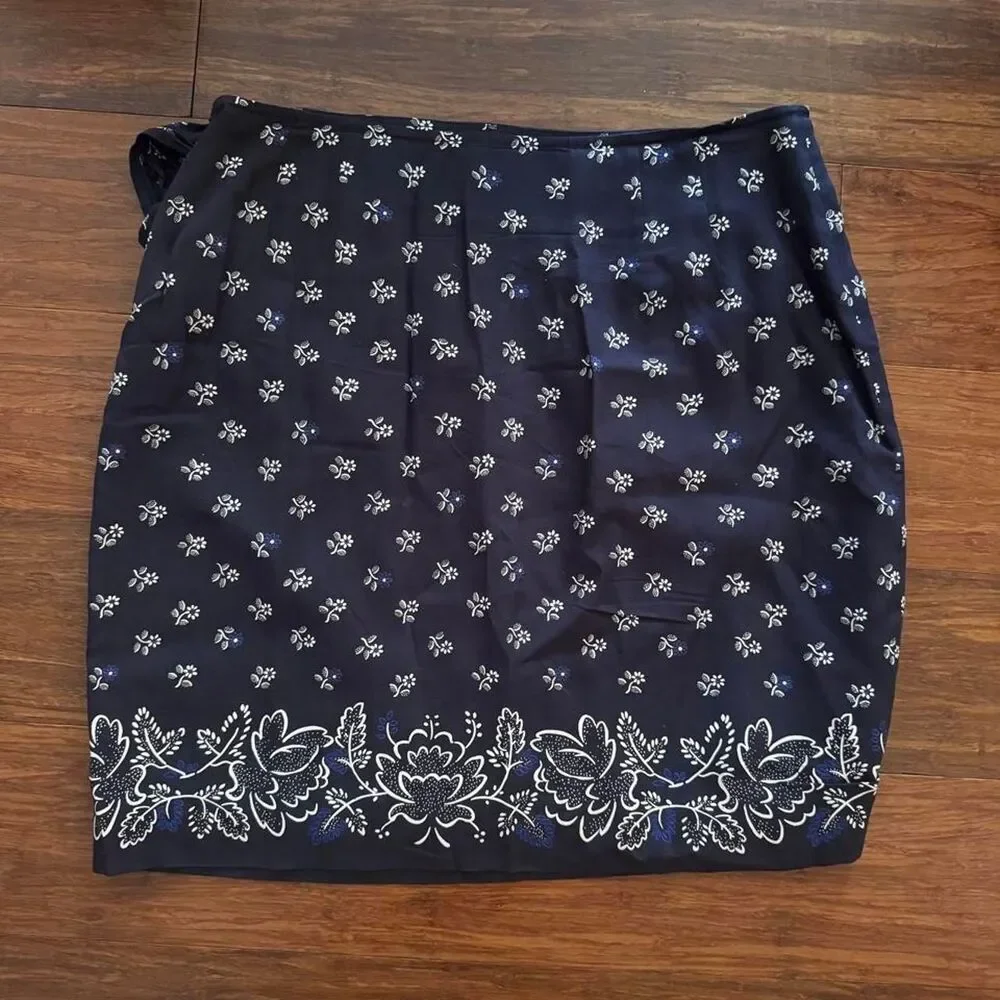 Charter-club Women's Navy and White Skirt